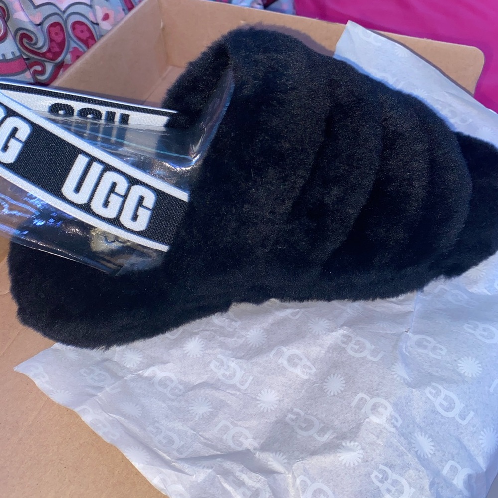 Womens NEVER WORN ugg slippers. PRICE NEGOTIABLE